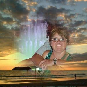 Meet your Posher, Rena